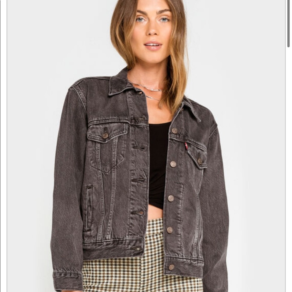 LEVI’S EX-BOYFRIEND TRUCKER JACKET 🖤